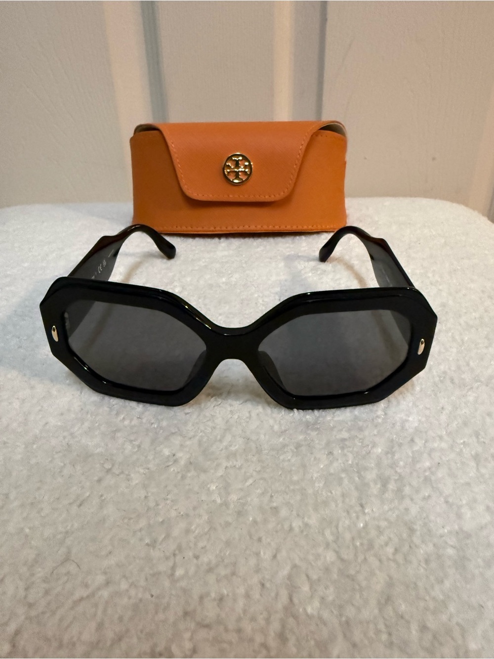 Tory Burch Black Geometric Sunglasses with Orange Case - Picture 2 of 6